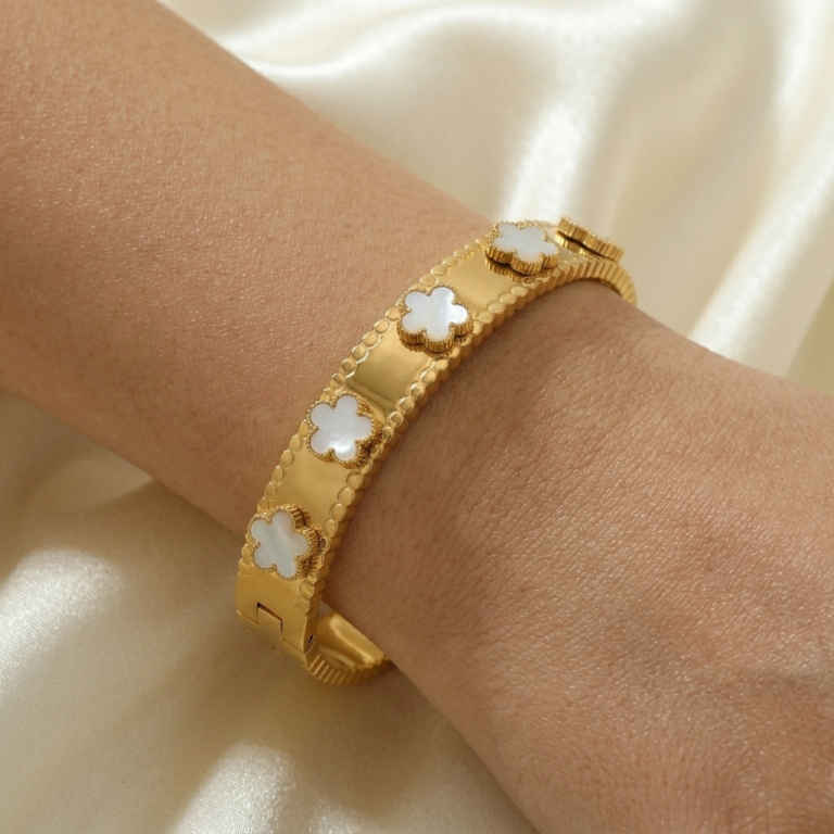 Radiant Clover Pearl Bangle – Gold