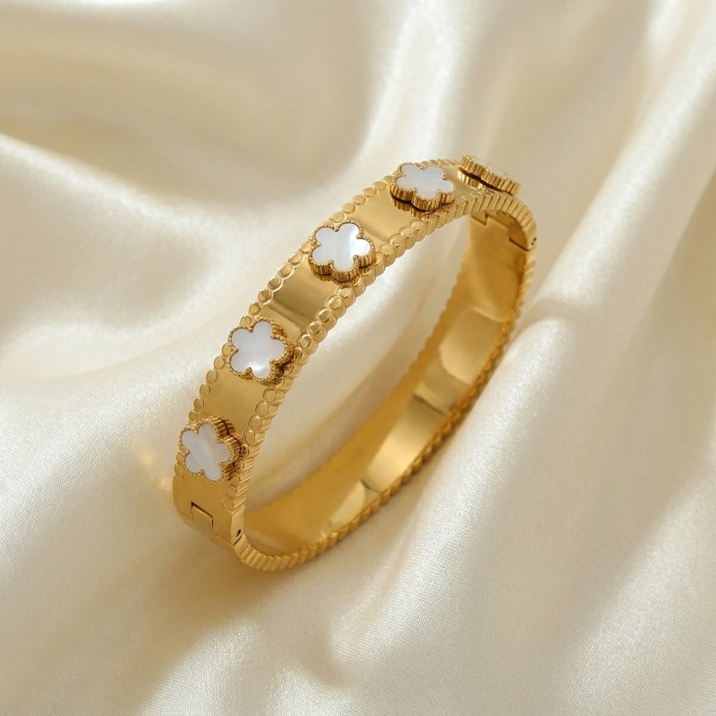 Radiant Clover Pearl Bangle – Gold